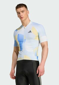 Kurzärmliges Radtrikot in Hellblau mit gelben und blauen abstrakten Mustern, Reißverschluss auf der Vorderseite, aus dehnbarem, feuchtigkeitsableitendem Stoff.