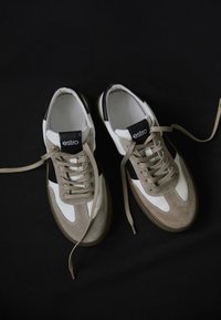 ESTRO - Sneakersy niskie