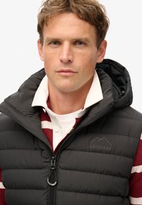 Superdry & Co HOODED FUJI  - Chaleco - black