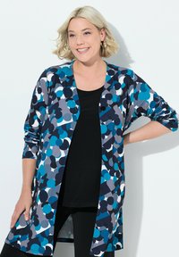 Cardigan lungo in navy, blu e grigio con un motivo circolare. Realizzato in tessuto morbido, presenta maniche a tre quarti e chiusura con bottoni.