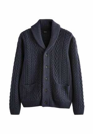 Flauschige, navyfarbene Strickjacke mit einem Schalkragen, Knopfverschluss und zwei Fronttaschen; bietet durchgehend eine Zopfmuster-Struktur.