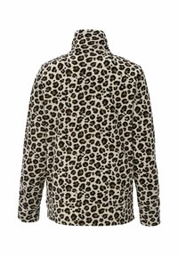 Leopardprint fleece pullover met een hoge kraag, lange mouwen en een zachte textuur. De achtergrond is crème met zwarte en bruine vlekken door het hele oppervlak.