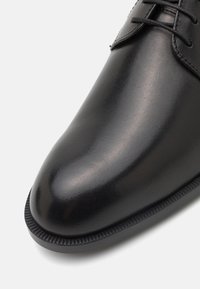 Thumbnail Image 9