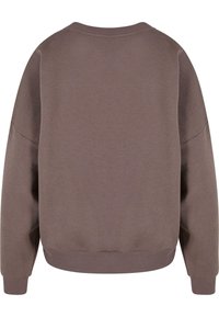 Sweatshirt oversized marrone con scollatura rotonda, polsini e orlo a costine. Realizzato in tessuto morbido, presenta una texture liscia e uniforme.