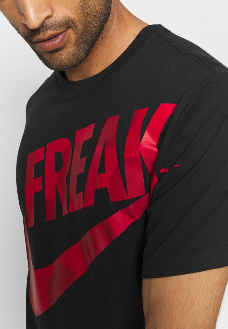 Herren Sportbekleidung | Nike Performance FREAK TEE T-Shirt print black/schwarz - CK93713 Herren Sportbekleidung | Nike Performance FREAK TEE T-Shirt print black/schwarz - CK93713