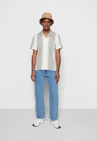 Levi's® CLASSIC CAMPER - Camisa - navy/white