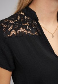 Cloud 5ive MIT DEKO KNOPFLEISTE - Bluse - black
