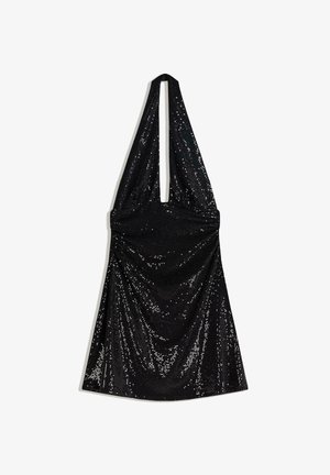 Robe mini noire à halter avec un design drapé et une texture de sequins brillants, présentant un décolleté plongeant et un dos nu pour un détail supplémentaire.