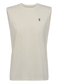 Ärmlös, ljus krämfärgad bomull t-shirt med rund halsringning och subtil svart chevron-logotyp på bröstet. Slät textur, avslappnad passform.