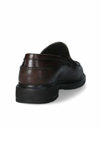 Mocassino in pelle marrone con finitura liscia, retro curvo e suola in gomma nera. Presenta cuciture minime e nessun hardware visibile.