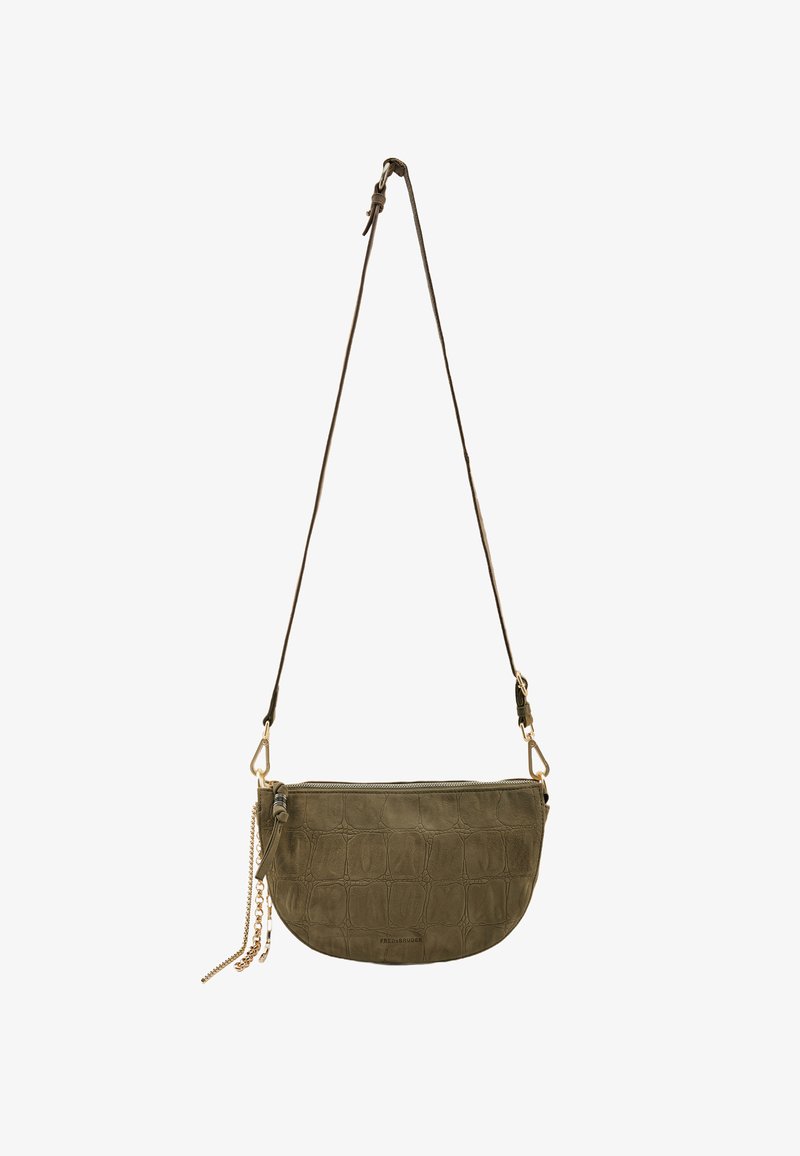 Borsa a tracolla verde oliva con motivo a coccodrillo in rilievo. Presenta una chiusura con zip, tracolla regolabile e un dettaglio in catena dorata.