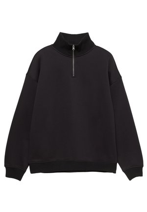 Černý fleecový pulovr s vysokým žebrovaným límcem, částečným zapínáním na zip a spadlými rameny. Má volný střih a žebrovaný lem a manžety.