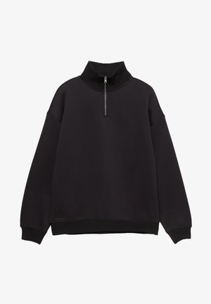 Černý fleecový pulovr s vysokým žebrovaným límcem, částečným zapínáním na zip a spadlými rameny. Má volný střih a žebrovaný lem a manžety.