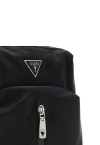 Zaino in nylon nero con logo triangolare argentato, dotato di tasca con zip e tirazip metallico e finitura elegante.