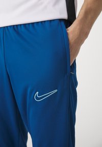 Nike Performance DRI-FIT ACADEMY PANT - Donji dijelovi trenirke - court blue/aquarius blue