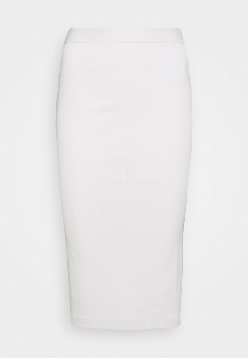 Biała ołówkowa spódnica wykonana z gładkiej tkaniny, o jednolitym wzorze i subtelnym pasku z logo w talii. Długość do połowy uda, dopasowany krój.
