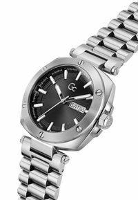 Reloj pulsera de metal plateado con esfera negra, marcadores de hora plateados y manecillas que indican las 11:10:39, con indicador de fecha que muestra SÁB 14.