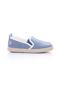 Baskets glissantes en toile bleue avec des accents blancs, semelle en jute et un logo sur le côté. Dotées d'un bout arrondi et d'une finition texturée.