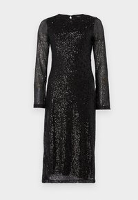 Robe noire en tissu pailleté, dotée de manches longues, d'un col rond et d'une silhouette cintrée, avec un effet de scintillement subtil.