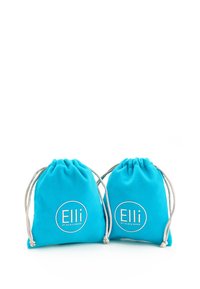 Turkise snoreposer lavet af blød stof, med et rundt hvidt logo med teksten "Elli", designet til opbevaring eller organisering.