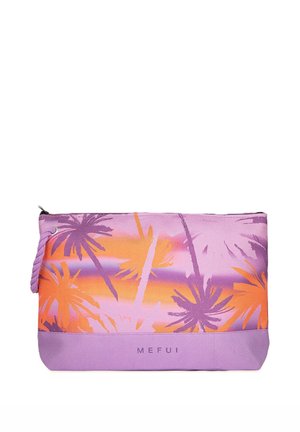 Bustina rettangolare viola con zip, con motivi di palme arancioni e viola scuro e una piccola maniglia in corda sul lato.