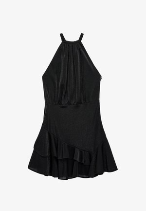 Czarna sukienka na halter z plisowanym korpusem i falbaną na dole, wykonana z błyszczącego materiału, który odbija światło, z cienkimi ramiączkami.