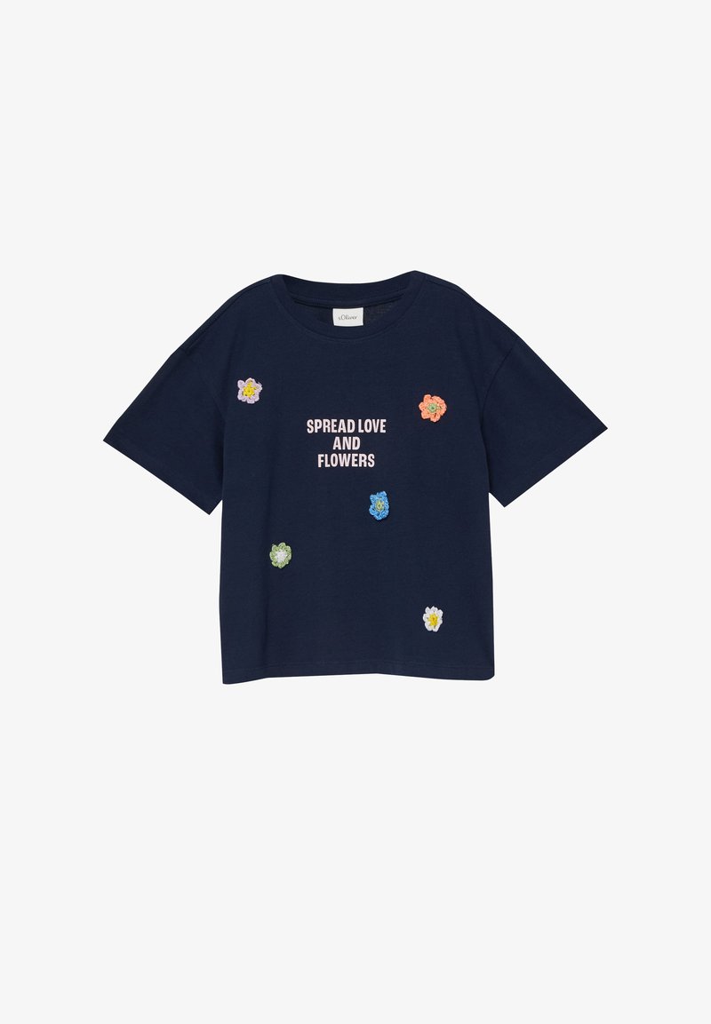 Chemise bleu marine à manches courtes avec des fleurs colorées brodées et le texte "SPREAD LOVE AND FLOWERS" centré à l'avant.