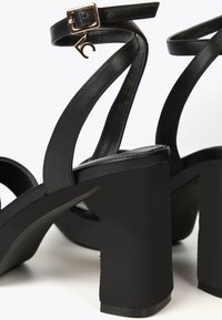 Thumbnail Image 8