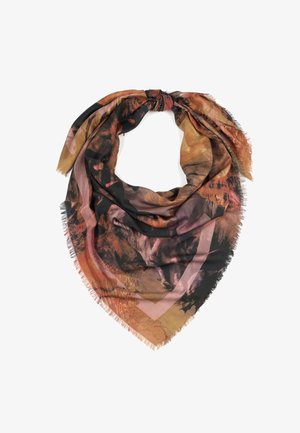 Foulard carré aux bords frangés dans des tons terreux de marron, noir et rouille, présentant un motif artistique abstrait, noué lâchement en haut.