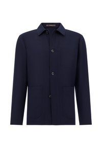 Marinblå skjortjacka i slätt tyg, med knäppning fram, spetskrage och två framfickor. Enkelt, rent utförande.