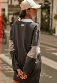 Next LONG SLEEVE MINI RUGBY - Košilové šaty - charcoal black and nude contrast stripe