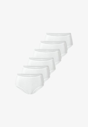 Sechs Paare von weißen Baumwollslips mit glatter Textur. Jedes Paar hat einen dekorativen Spitzenbesatz entlang des Taillenbunds.