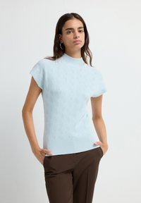 Unselected, blue