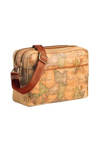 Borsa in finta pelle marrone con stampa di una mappa vintage. Forma rettangolare, due cerniere, tracolla marrone regolabile e dettagli in metallo dorato.