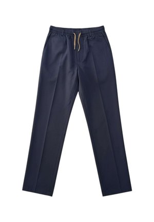 Pantaloni blu navy con elastico in vita, coulisse beige, tasche laterali e design a gamba dritta su sfondo bianco.