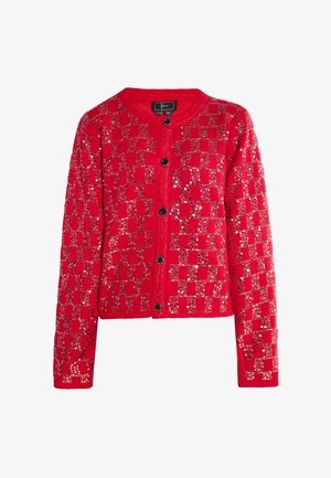 Rød strikket cardigan med et tekstureret ternet mønster, udsmykket med pailletter, med rund hals og sorte knapper ned langs fronten.