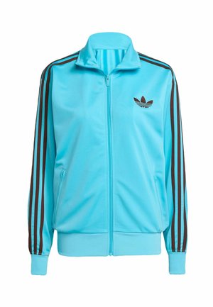 Veste zippée bleu en polyester lisse, avec des détails de trois rayures marron sur les manches et un logo subtil sur la poitrine.