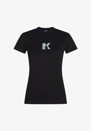 Svart tettsittende T-skjorte med korte ermer og en sølvfarget "IK"-logo som har en liten silhuett av en person med solbriller i midten av brystet.