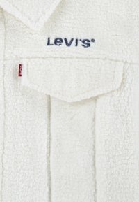 Levi's® BOXY FIT TRUCKER - Flisinė striukė - egret