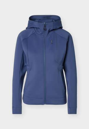 Kék, teljes hosszában cipzáros kabát kapucnival, hosszú ujjakkal, elülső zsebekkel és varrásszal díszítve, fehér háttéren bemutatva.