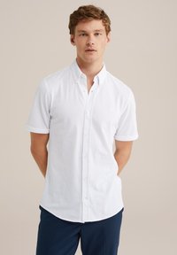 Unselected, white