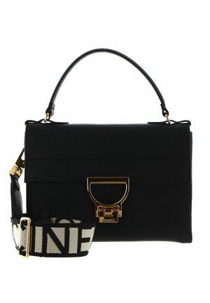 Sac à main en cuir noir avec une forme structurée, quincaillerie en or, et une bandoulière amovible à motifs comportant le mot "UNE" en couleurs contrastées.