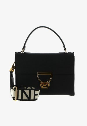 Sac à main en cuir noir avec une forme structurée, quincaillerie en or, et une bandoulière amovible à motifs comportant le mot "UNE" en couleurs contrastées.
