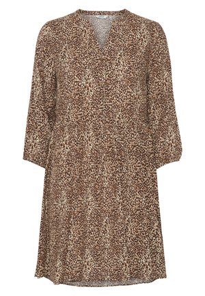 Kleid mit braunem und cremefarbenem Leopardenmuster, V-Ausschnitt, Dreiviertelärmel, geraffter Taillenbereich, fließender Stoff, legere Silhouette.