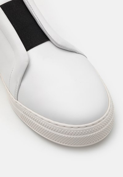Pierre Hardy SLIDER - Slip-ons - white/black classique