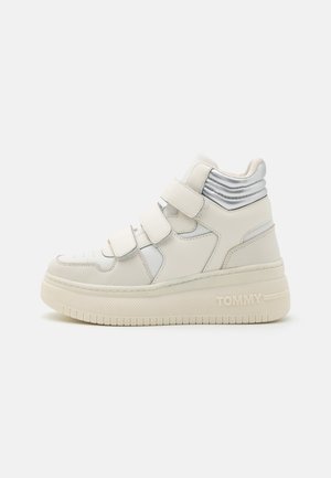 Tommy Jeans RETRO BASKET CHUNKY mleczny