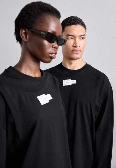 Feng Chen Wang DECONSTRUCTED LONG-SLEEVE UNISEX - T-shirt à manches longues - black