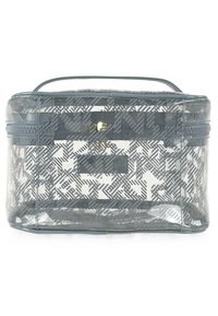 Bolsa de cosméticos transparente con un diseño estampado en gris y blanco, material transparente, dobles cremalleras y un asa superior para facilitar el transporte.