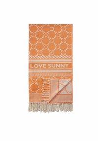 Oranje geweven strandlaken met een geometrisch patroon, afgewerkt met franjes en de tekst "LOVE SUNNY" in het wit.