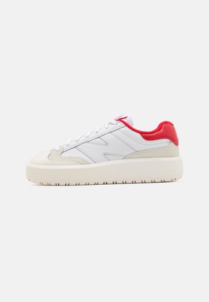 Trainers - white